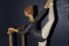Escultura: bailarina de ballet practicando
