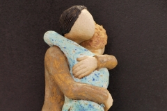 Escultura: pareja abrazada